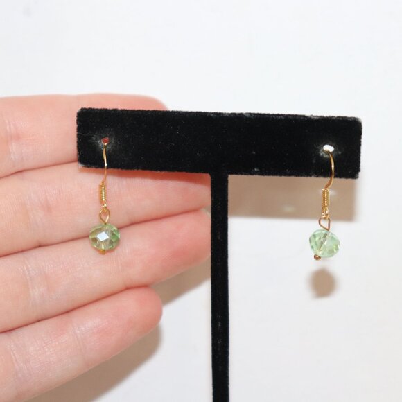 NWOT Gold and green Crystal dangle earrings 1" - Picture 3 of 5
